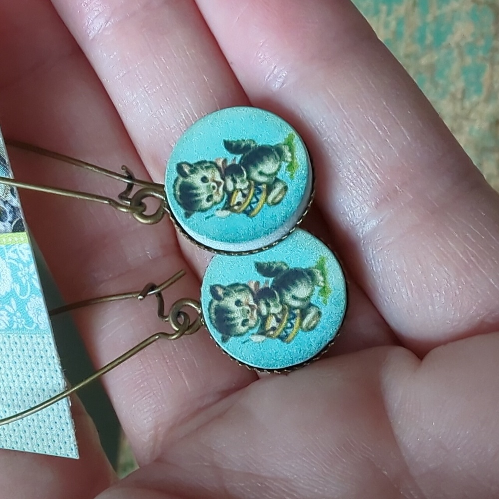 2/$16 WHIMSY HOUSE I NWT Handmade Lightweight Wood Kitty Dangle Earrings - Picture 5 of 6